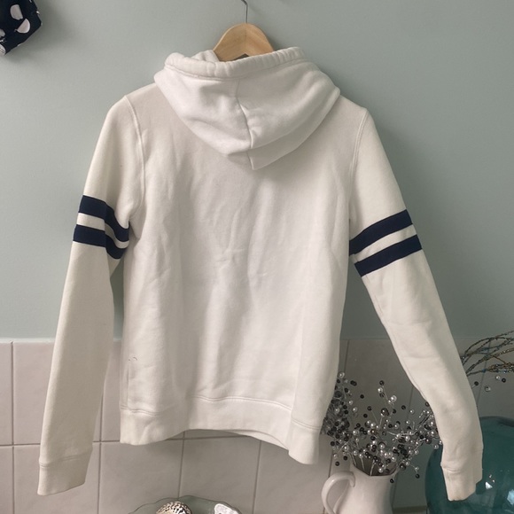 ⭐️HOLLISTER NEW WHITE AND NAVY HOODIE SIZE XS - Picture 2 of 4